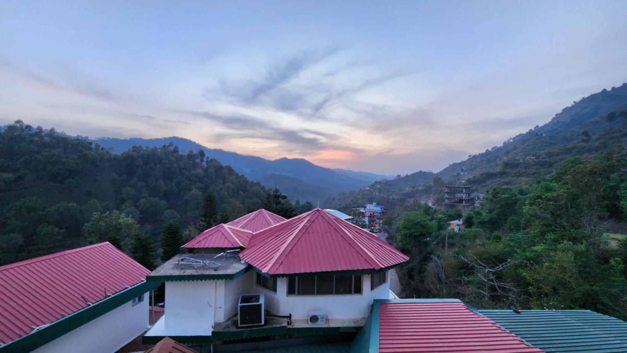 Hotel Royal Ark - Kasauli Buitenkant foto