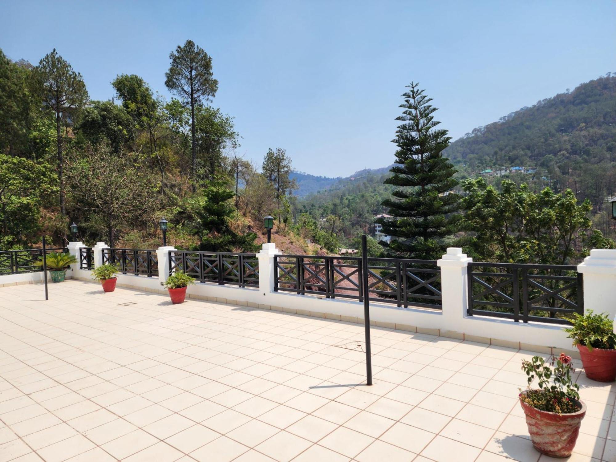 Hotel Royal Ark - Kasauli Buitenkant foto