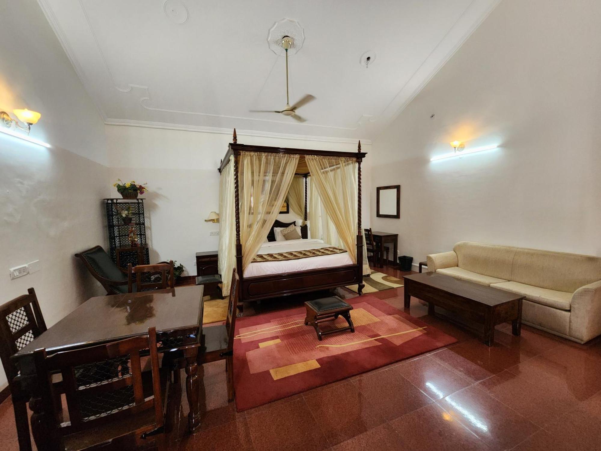 Hotel Royal Ark - Kasauli Buitenkant foto