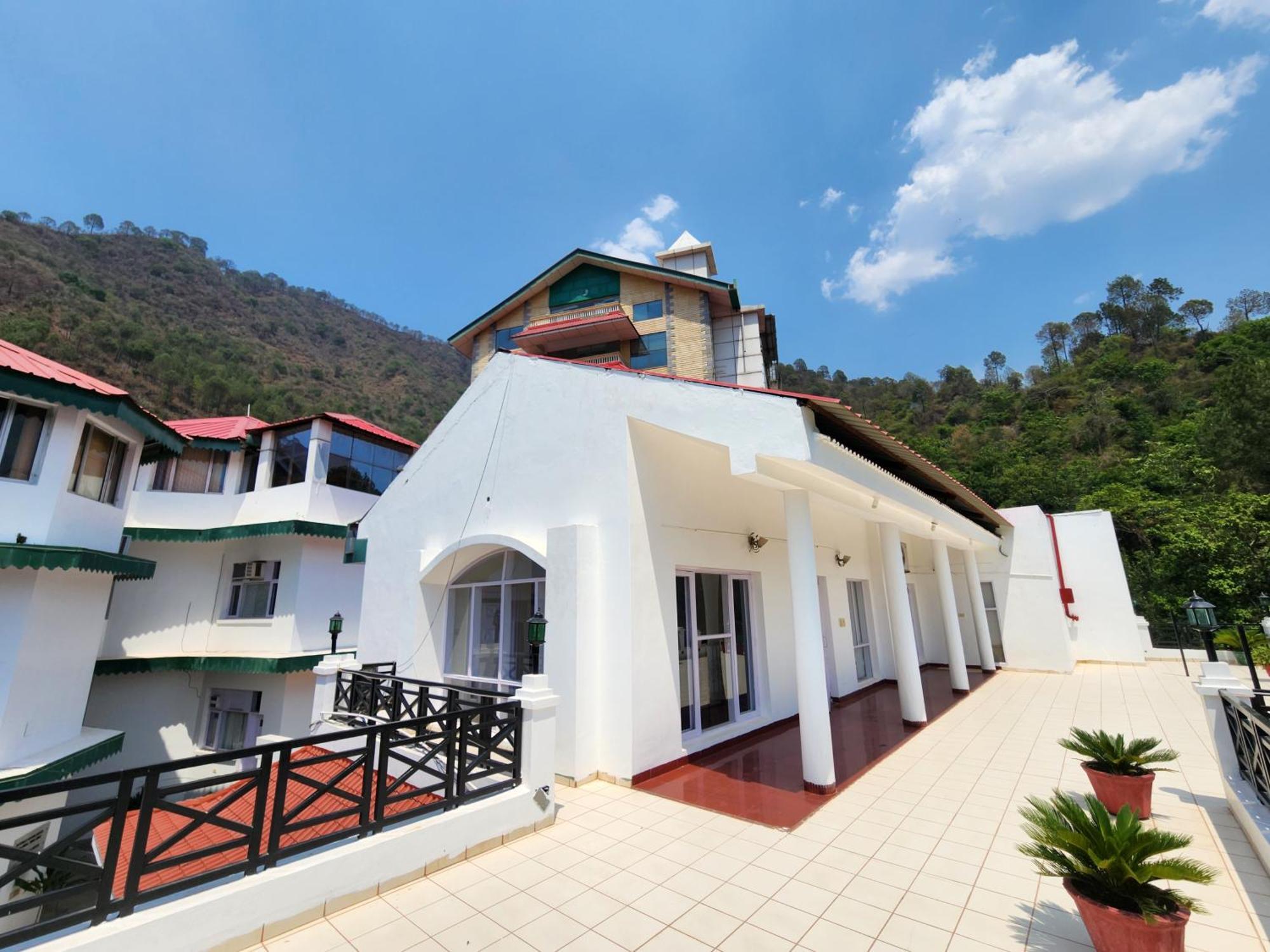 Hotel Royal Ark - Kasauli Buitenkant foto
