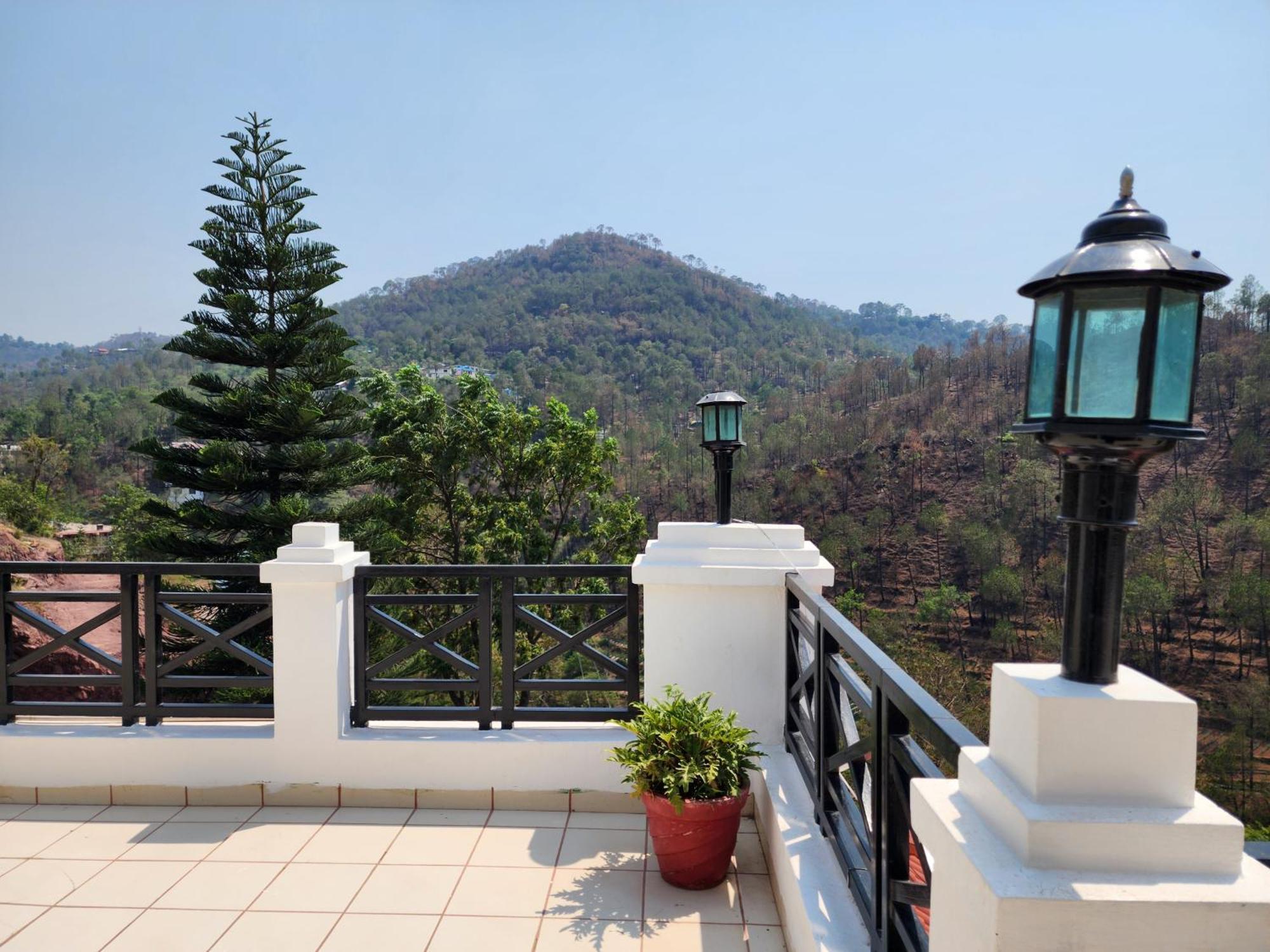 Hotel Royal Ark - Kasauli Buitenkant foto