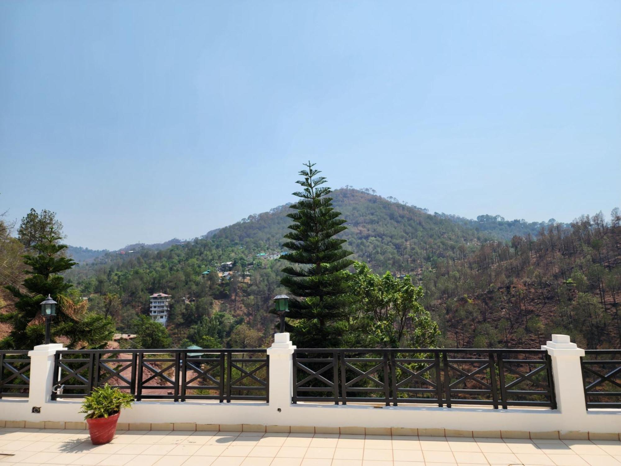 Hotel Royal Ark - Kasauli Buitenkant foto