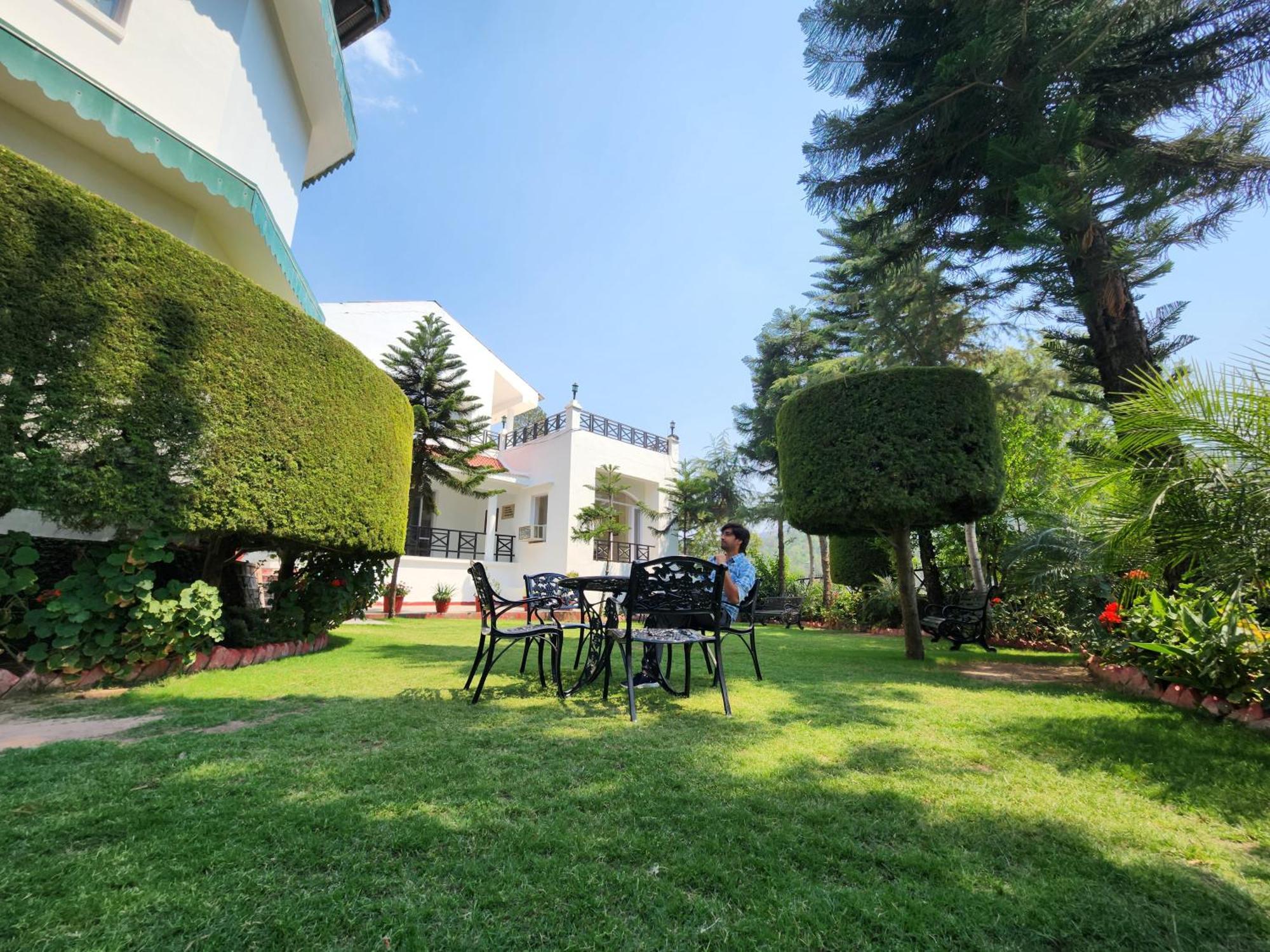Hotel Royal Ark - Kasauli Buitenkant foto