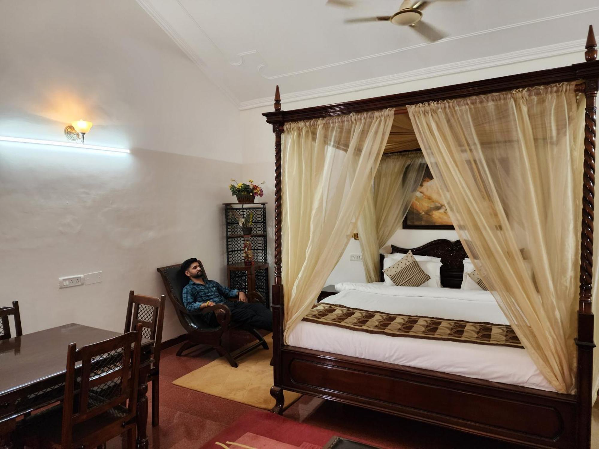 Hotel Royal Ark - Kasauli Buitenkant foto